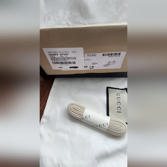 💯 Authentic Gucci Sneakers - Picture 2 of 9